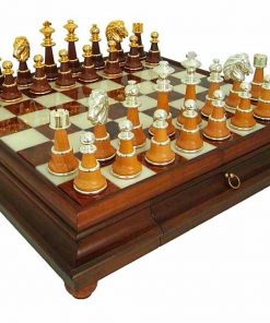 Schachensemble "Staunton XL III" Schachbrett mit Standfüßen aus Holz Massiv und Spielbrett aus toskanischem Alabaster mit Aufbewahrungsschublade  & Schachfiguren aus Holz und Messing mit Gold-/Silberbeschichtung