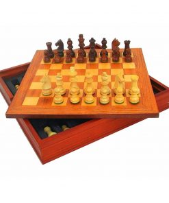 Schachensemble "Classic VI" Schachbrett aus Nussbaum und Ahorn mit Aufbewahrungsfach und Schachfiguren aus goldenem Rosenholz