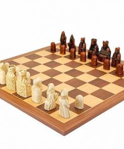 Schachensemble "Isle of Lewis " Schachbrett aus Nussbaum- und Ahornholz & Schachfiguren aus Kunstharz