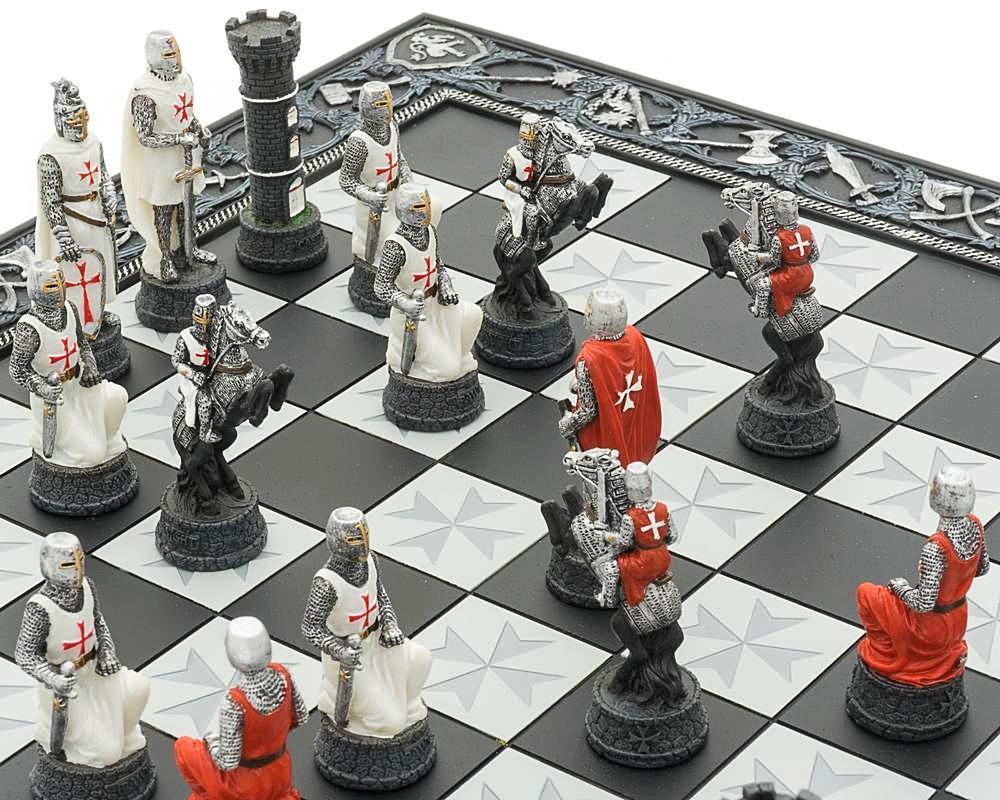 Schachensemble „Templer“ Schachbrett aus Kunstharz Geschnitzt und Schachfiguren aus Kunstharz Handbemalt